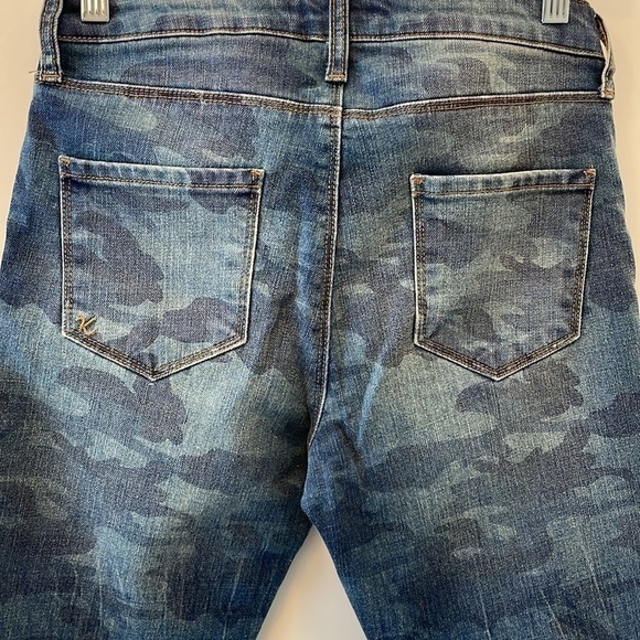 Sz2 Kut from the Kloth Blue Camo Raw Hem Cropped Denim NWOT Condition - Picture 8 of 10